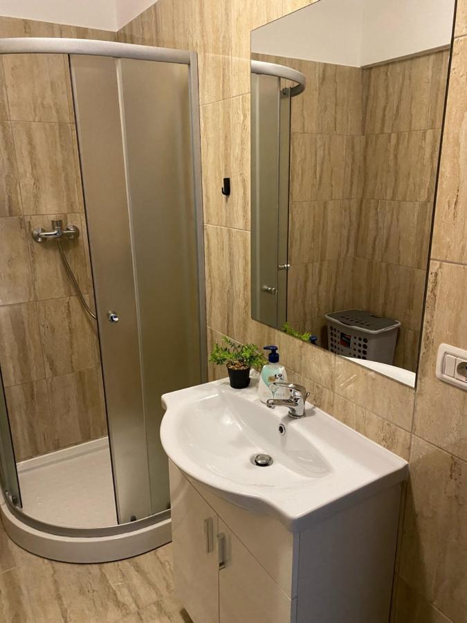 Mall Luxury Apartments Bacau Ngoại thất bức ảnh
